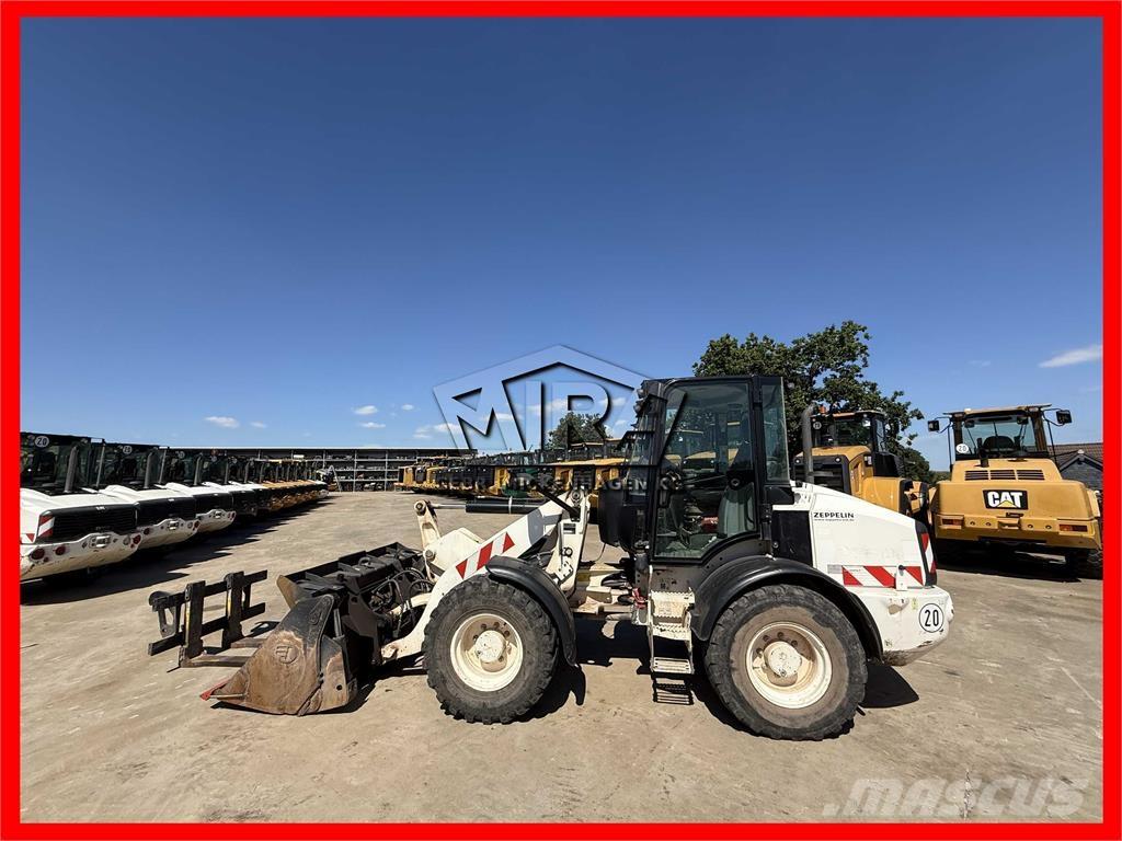 CAT 908 M Gumikerekes homlokrakodók