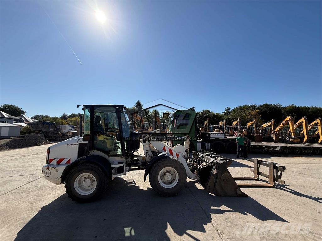CAT 908 M Gumikerekes homlokrakodók