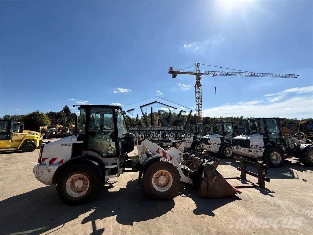 CAT 908 M Gumikerekes homlokrakodók