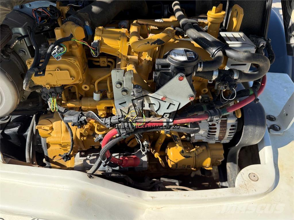CAT 908 M Gumikerekes homlokrakodók
