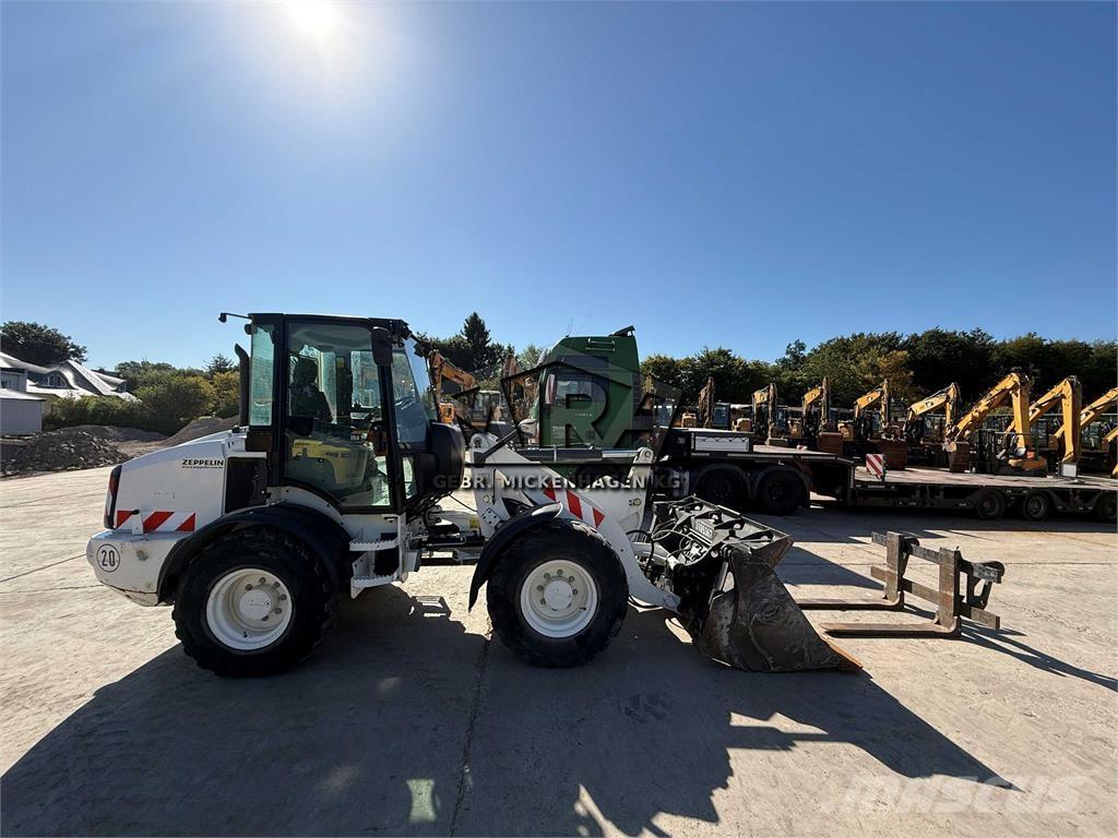 CAT 908 M Gumikerekes homlokrakodók