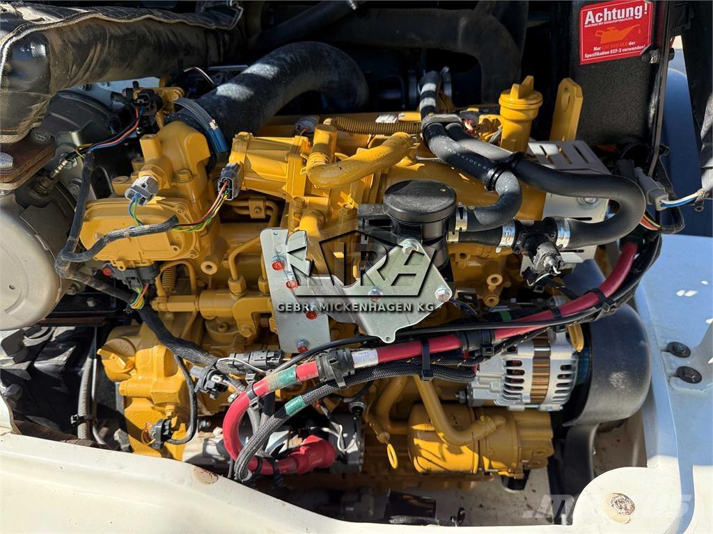 CAT 908 M Gumikerekes homlokrakodók