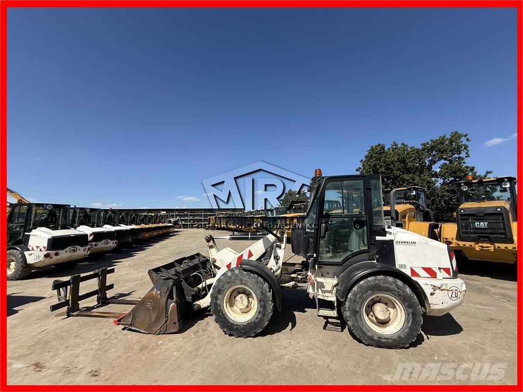 CAT 908 M Gumikerekes homlokrakodók