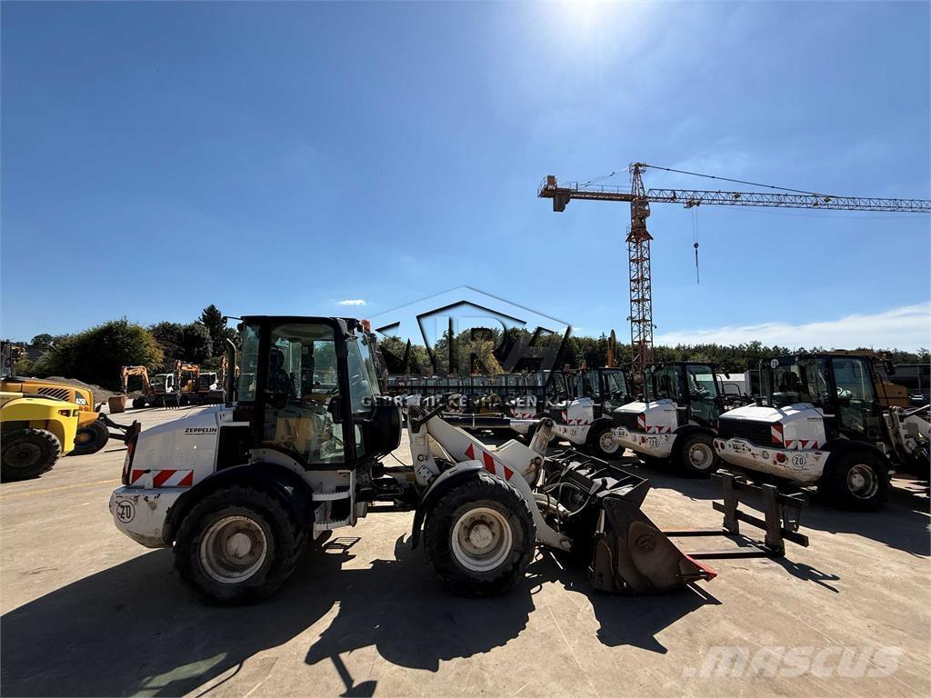 CAT 908 M Gumikerekes homlokrakodók