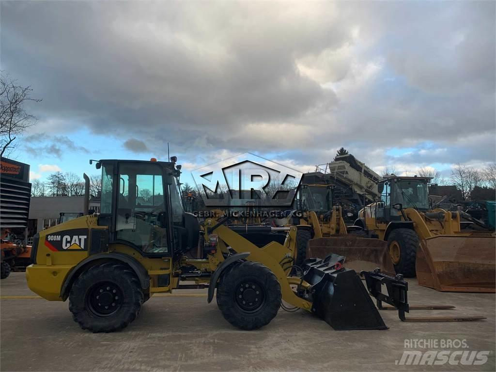 CAT 908M Gumikerekes homlokrakodók