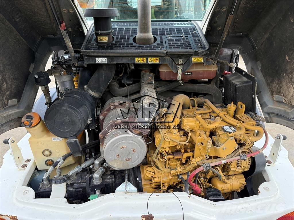 CAT 908M Gumikerekes homlokrakodók