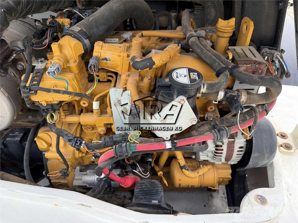 CAT 908M Gumikerekes homlokrakodók