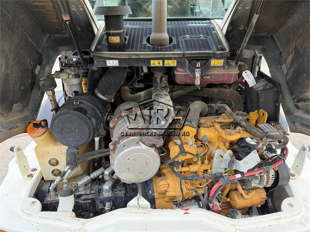 CAT 908M Gumikerekes homlokrakodók