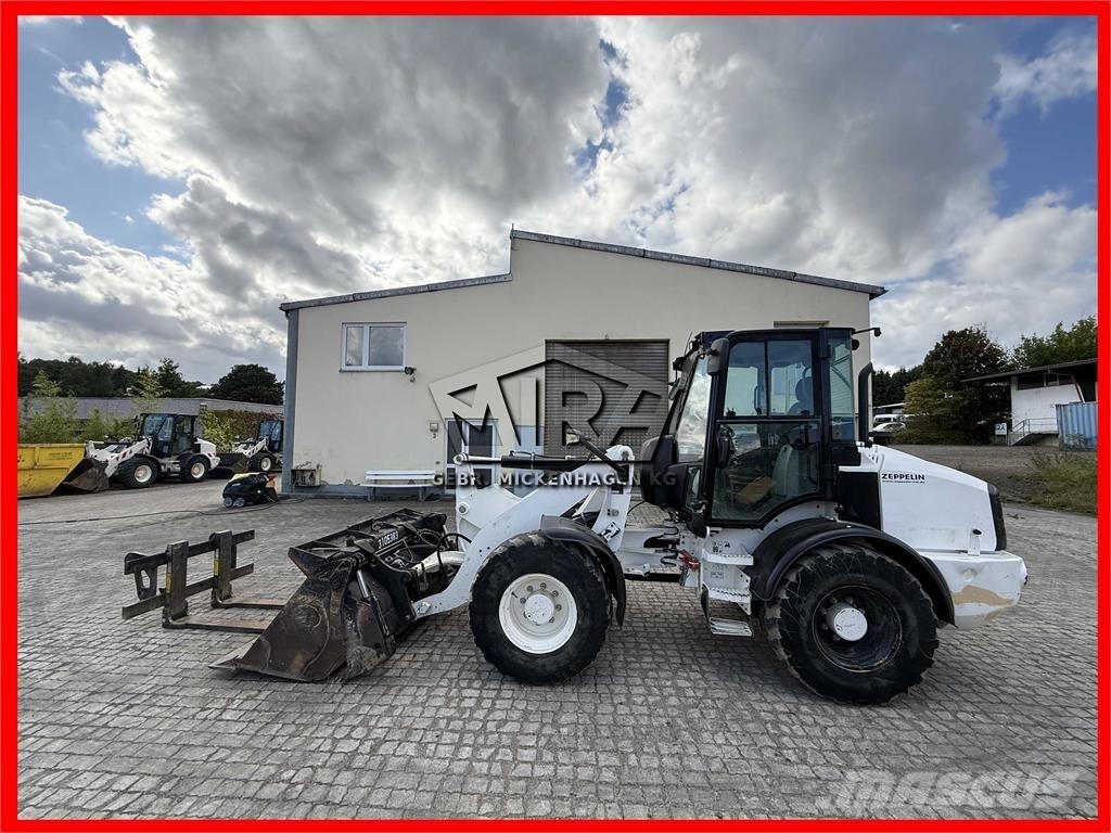 CAT 908M Gumikerekes homlokrakodók
