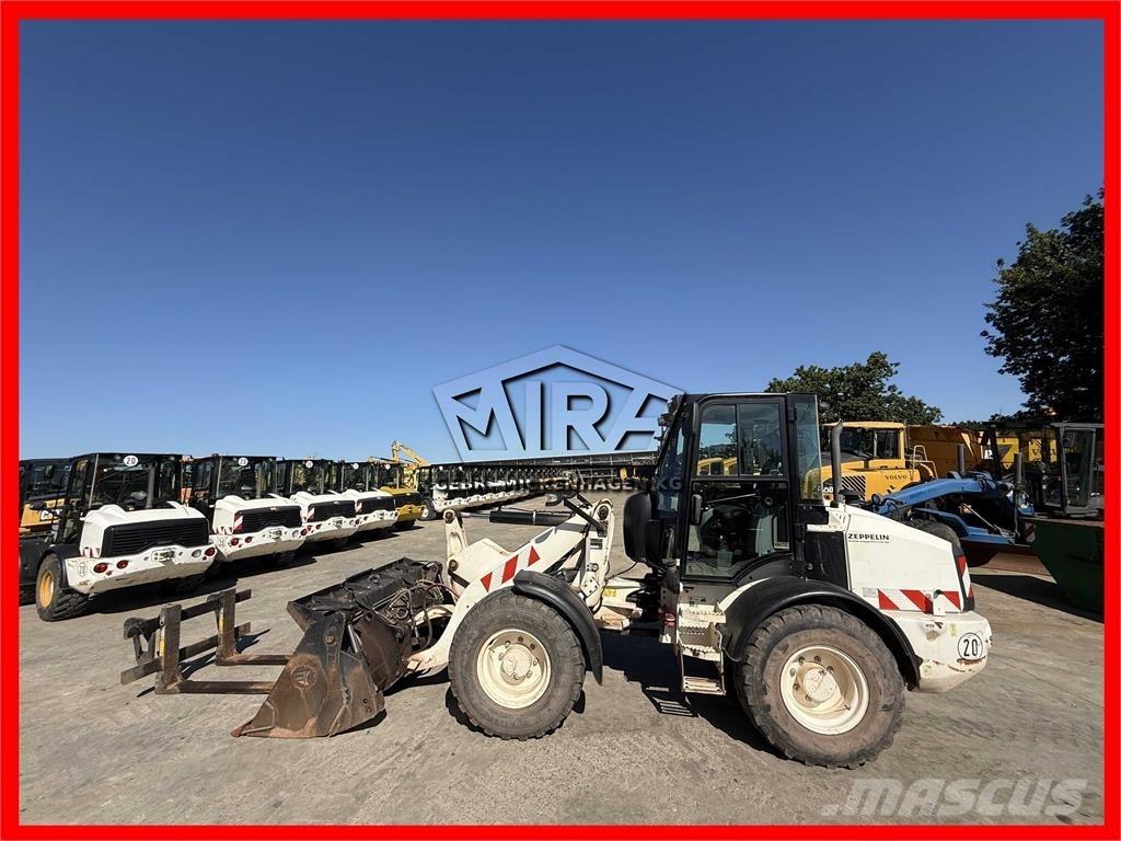 CAT 908M Gumikerekes homlokrakodók