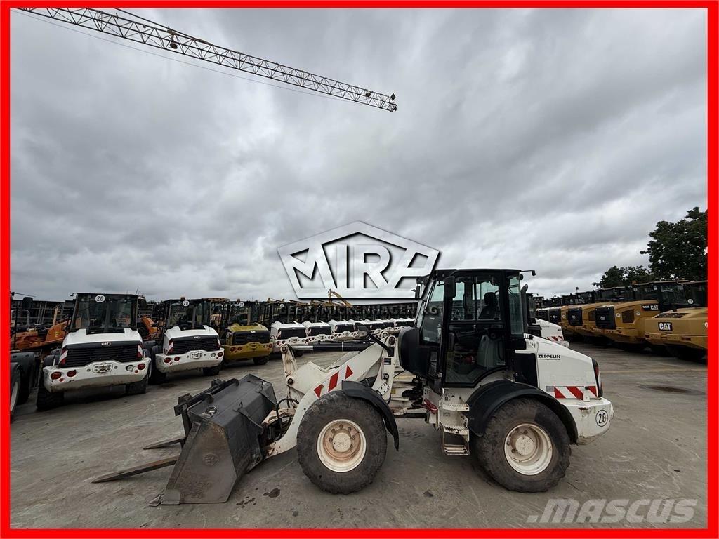 CAT 908M Gumikerekes homlokrakodók