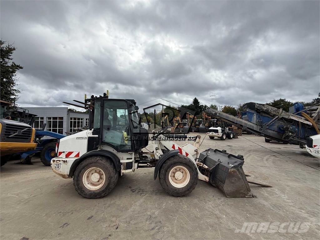 CAT 908M Gumikerekes homlokrakodók