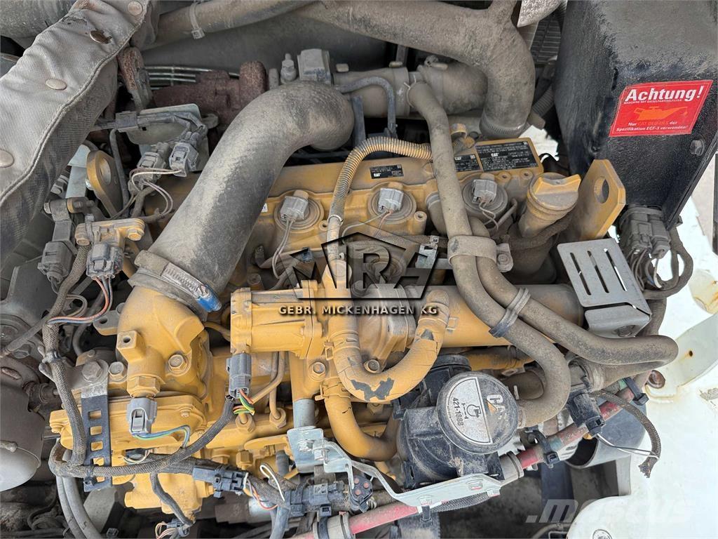 CAT 908M Gumikerekes homlokrakodók