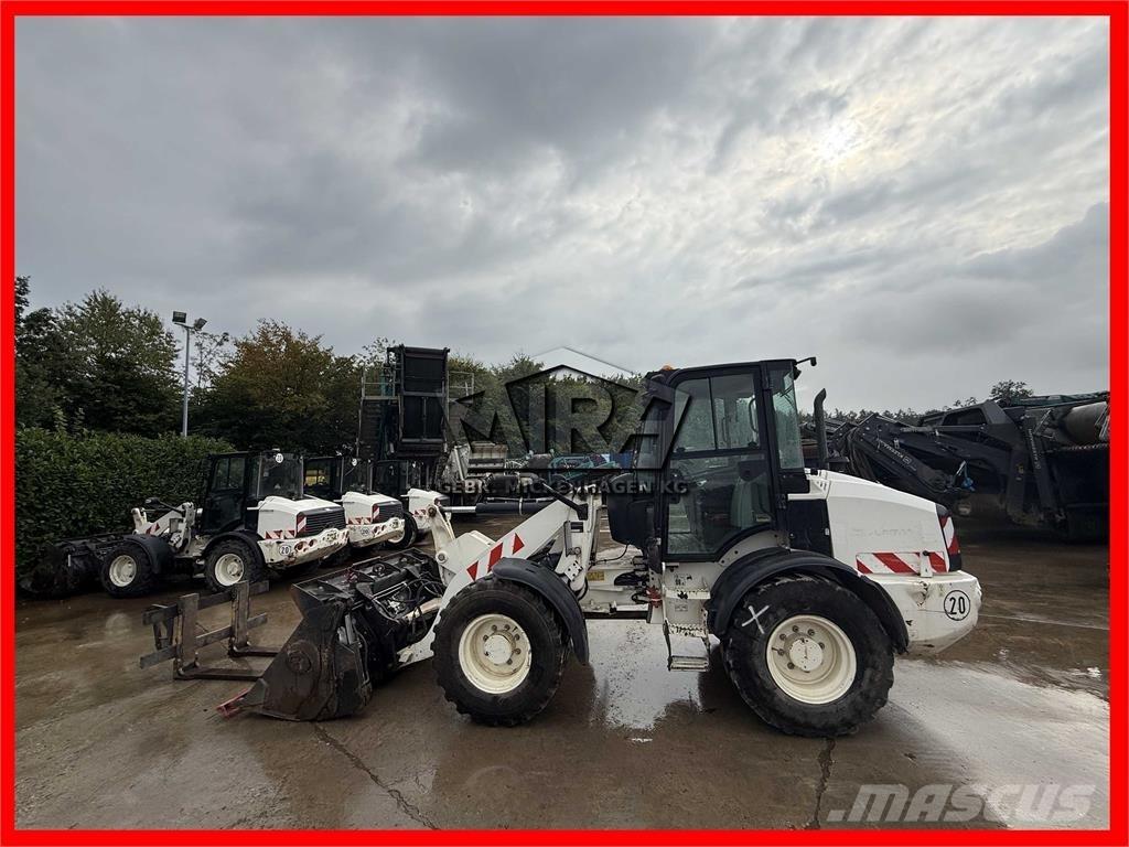 CAT 908M Gumikerekes homlokrakodók