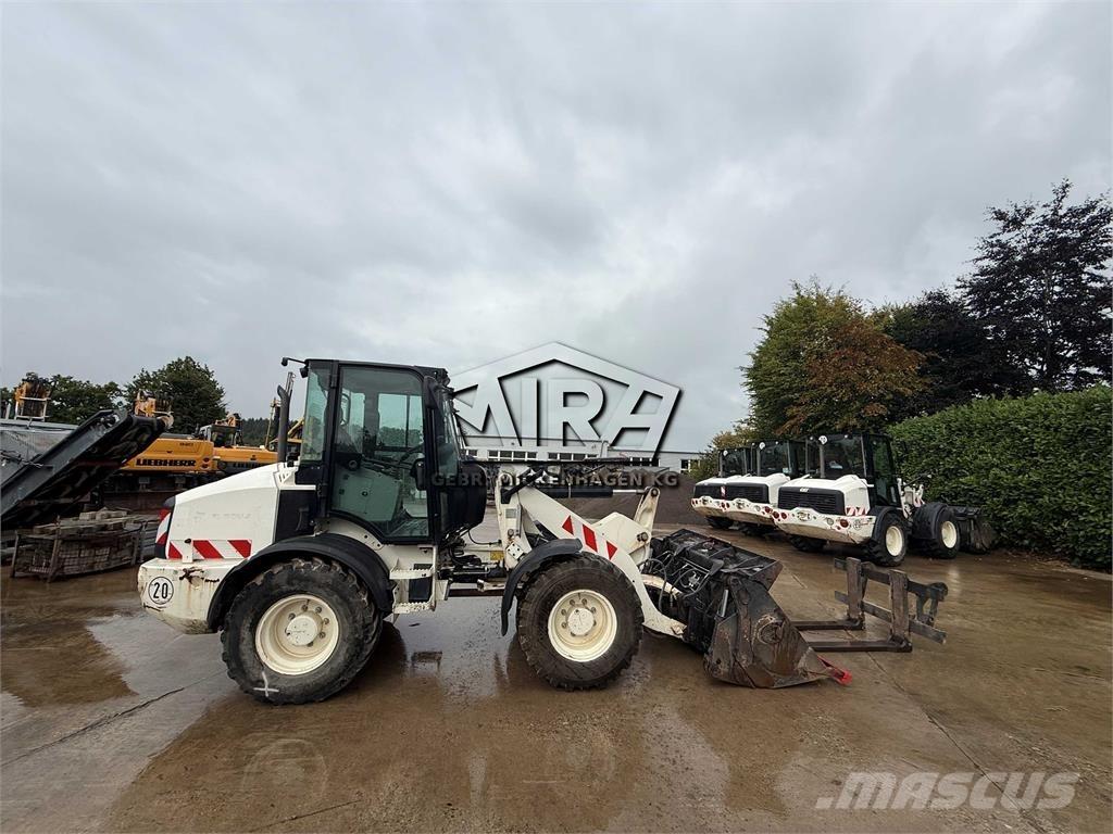CAT 908M Gumikerekes homlokrakodók