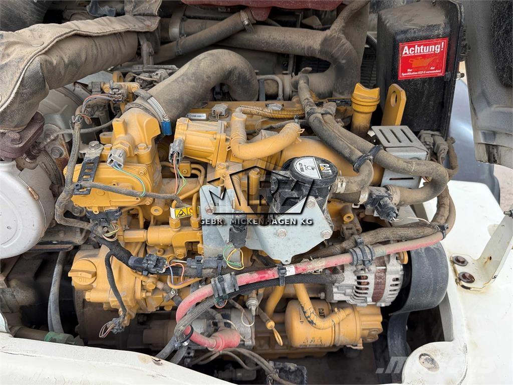 CAT 908M Gumikerekes homlokrakodók