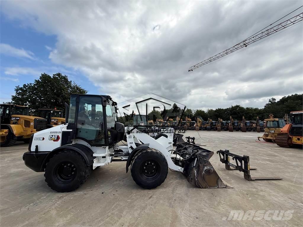 CAT 908M Gumikerekes homlokrakodók