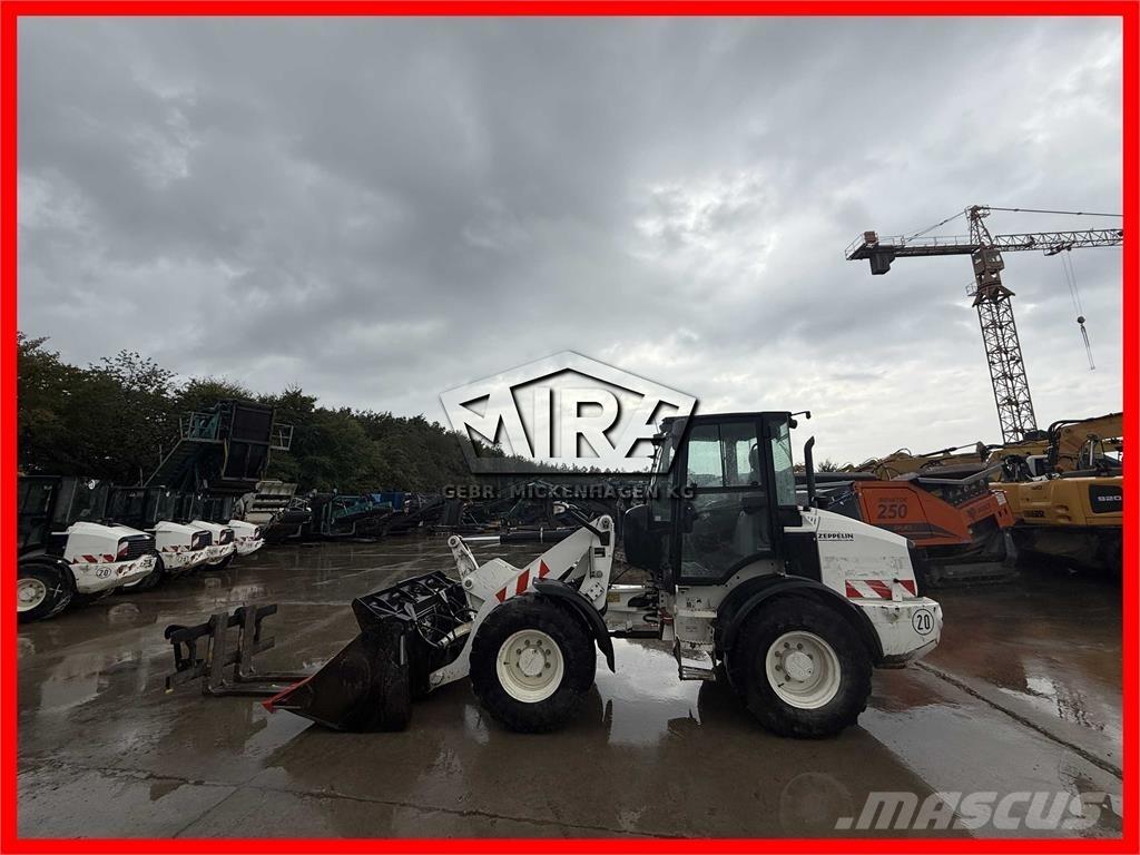 CAT 908M Gumikerekes homlokrakodók