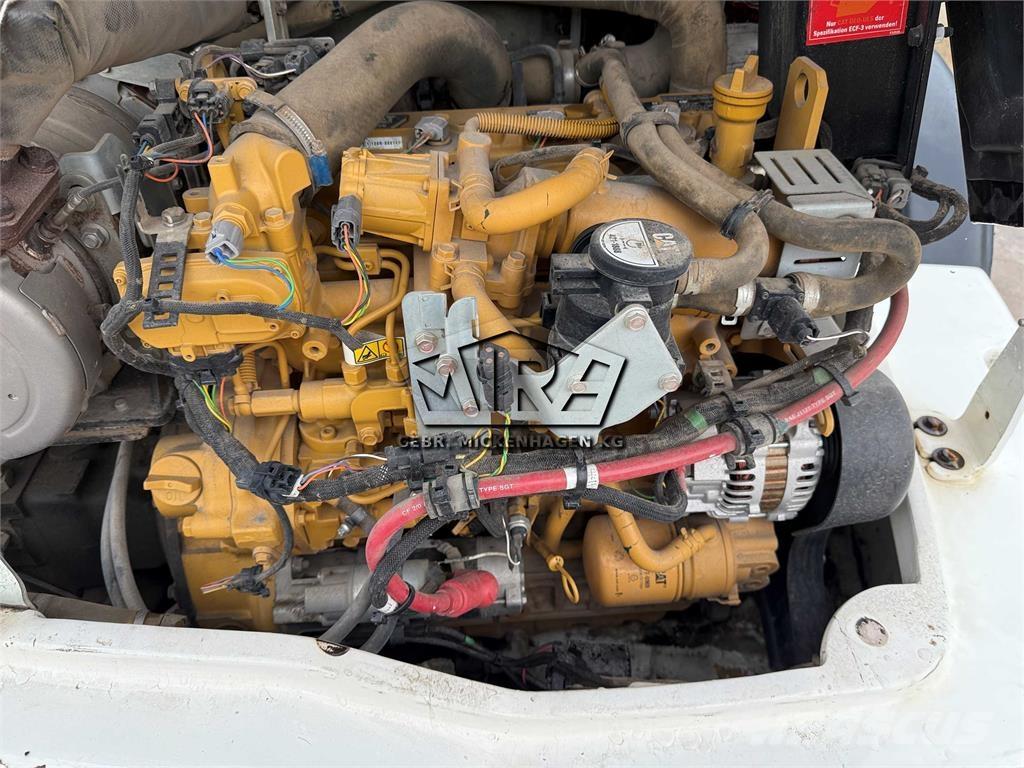 CAT 908M Gumikerekes homlokrakodók