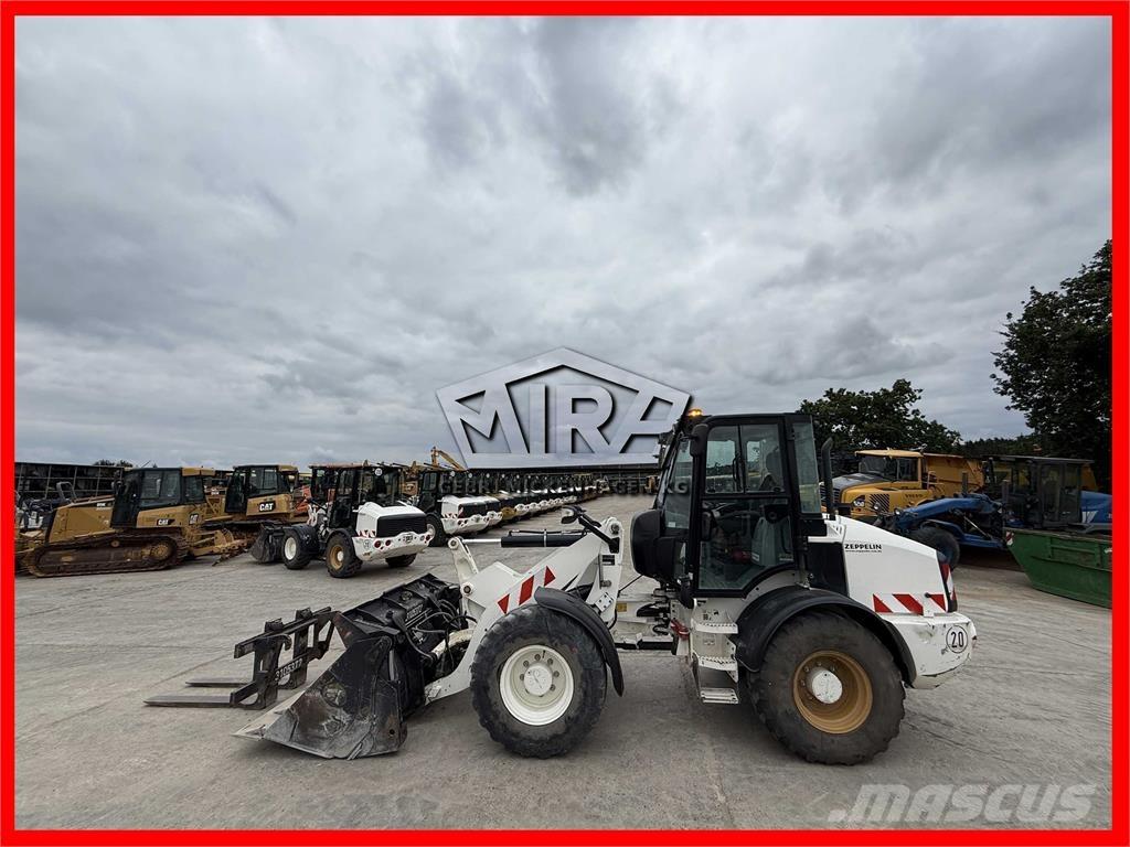 CAT 908M Gumikerekes homlokrakodók