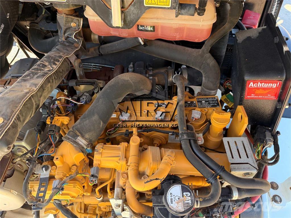 CAT 908M Gumikerekes homlokrakodók