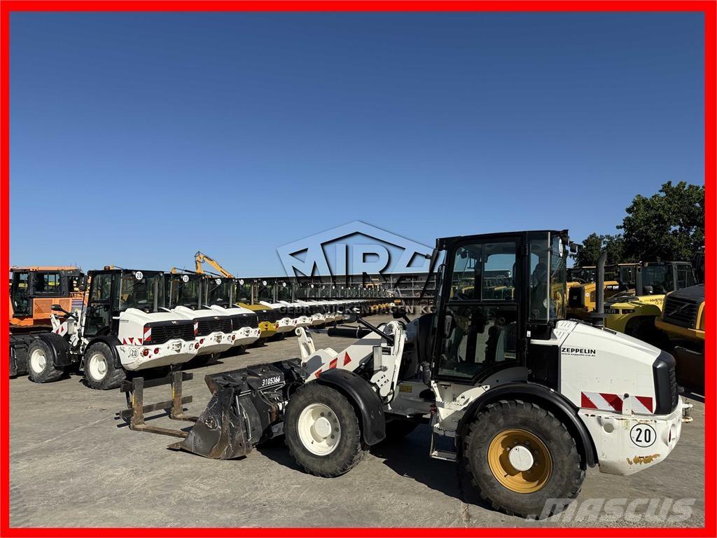 CAT 908M Gumikerekes homlokrakodók