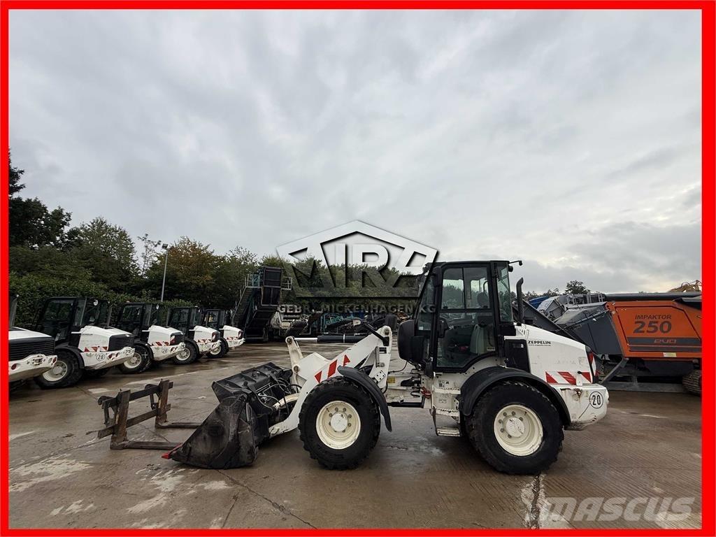 CAT 908M Gumikerekes homlokrakodók