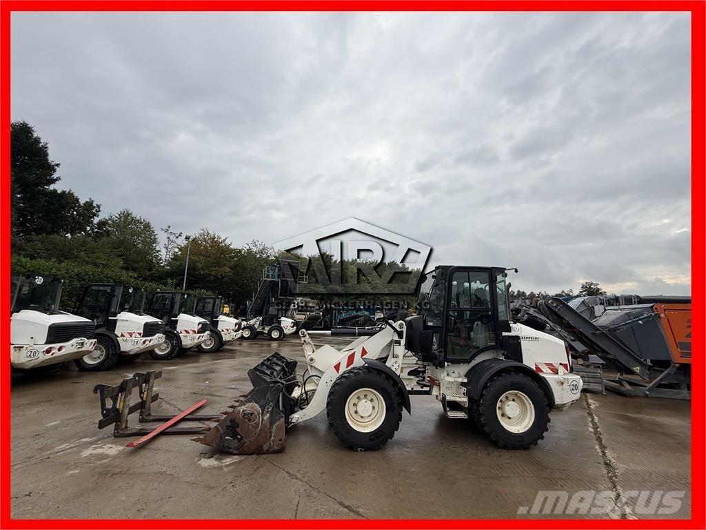 CAT 908M Gumikerekes homlokrakodók