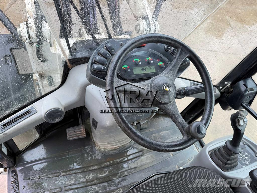 CAT 908M Gumikerekes homlokrakodók
