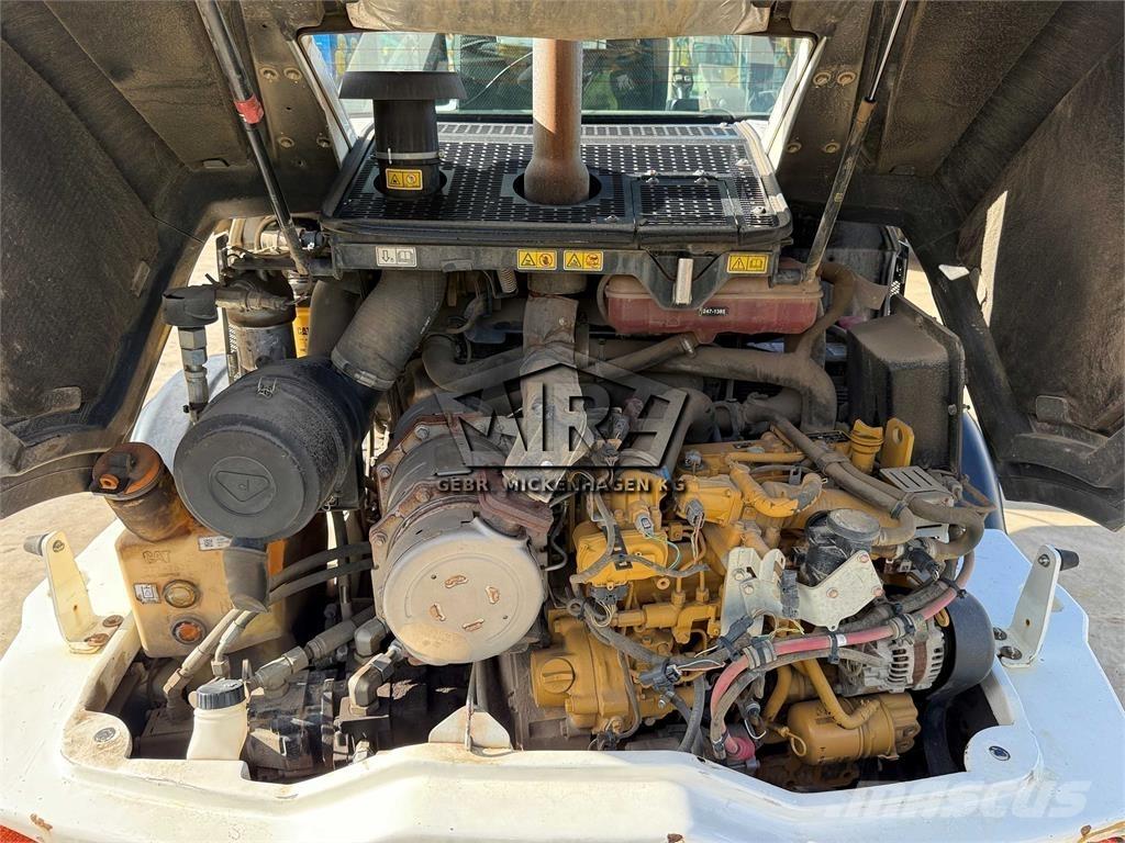 CAT 908M Gumikerekes homlokrakodók