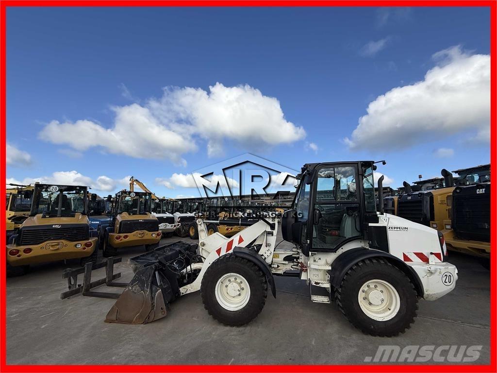 CAT 908M Gumikerekes homlokrakodók