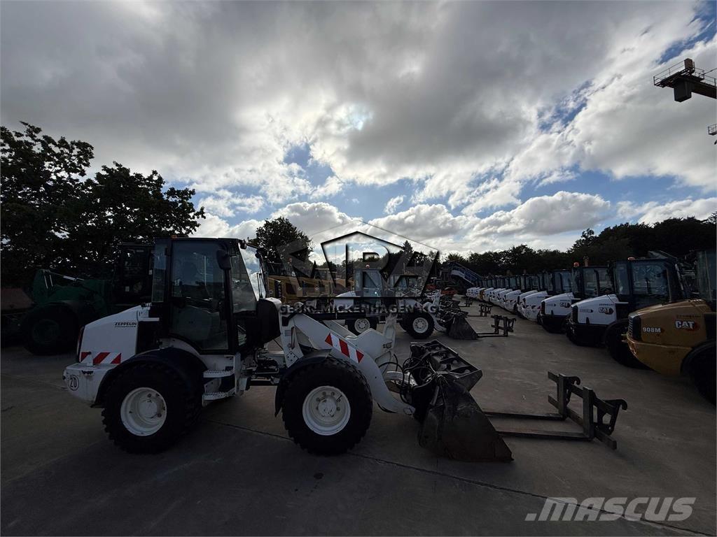CAT 908M Gumikerekes homlokrakodók