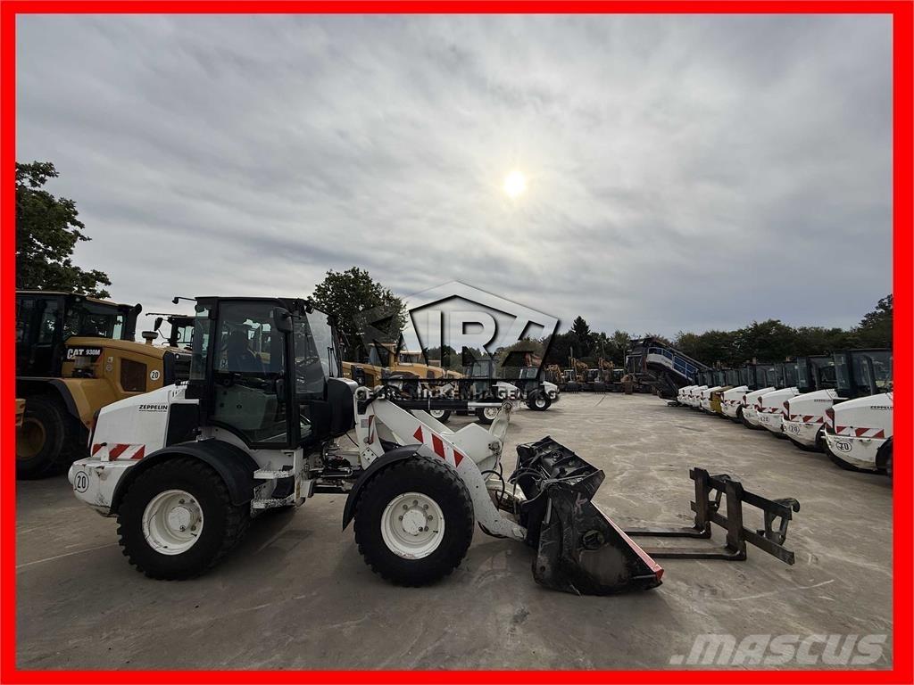 CAT 908M Gumikerekes homlokrakodók