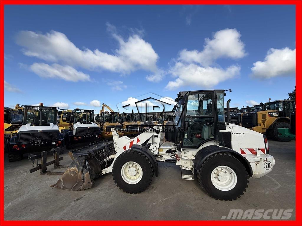 CAT 908M Gumikerekes homlokrakodók