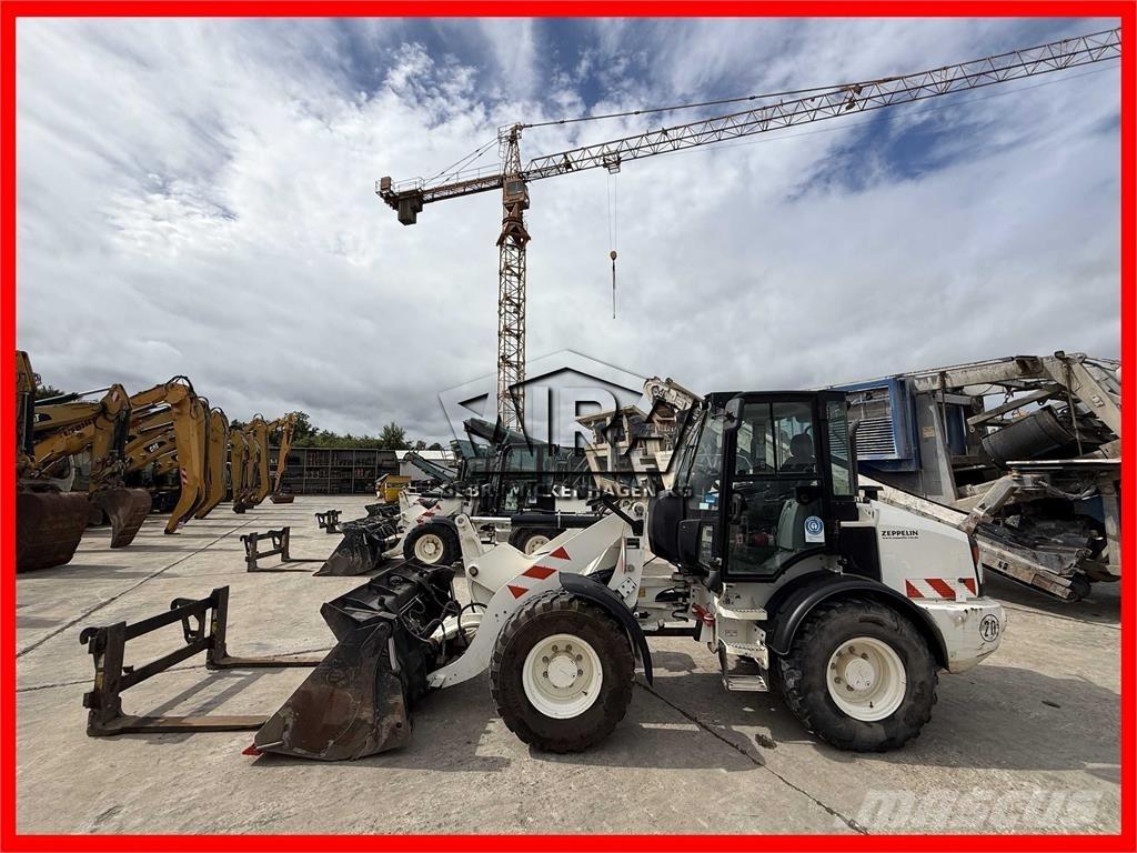 CAT 908M Gumikerekes homlokrakodók