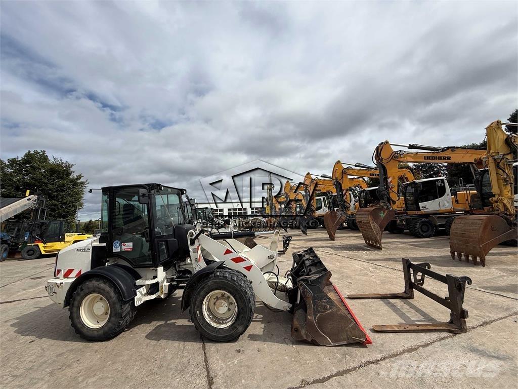 CAT 908M Gumikerekes homlokrakodók