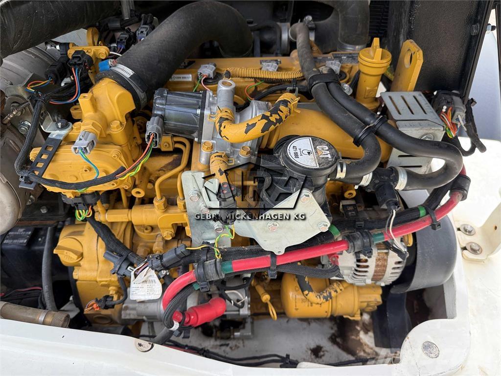 CAT 908M Gumikerekes homlokrakodók