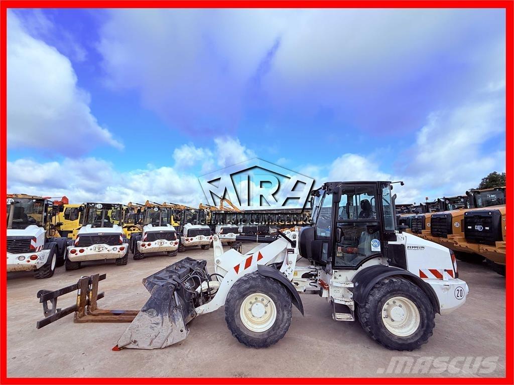 CAT 908M Gumikerekes homlokrakodók