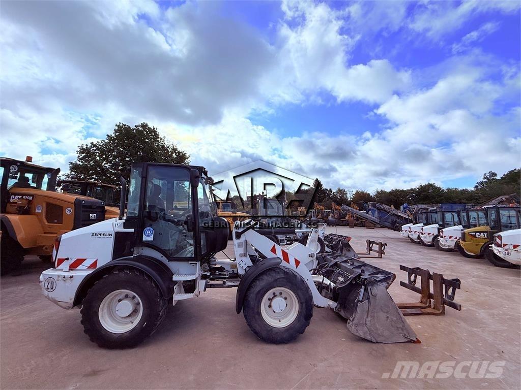 CAT 908M Gumikerekes homlokrakodók