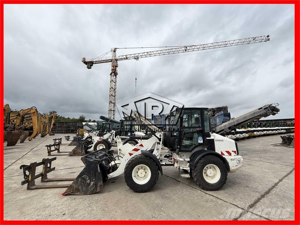 CAT 908M Gumikerekes homlokrakodók