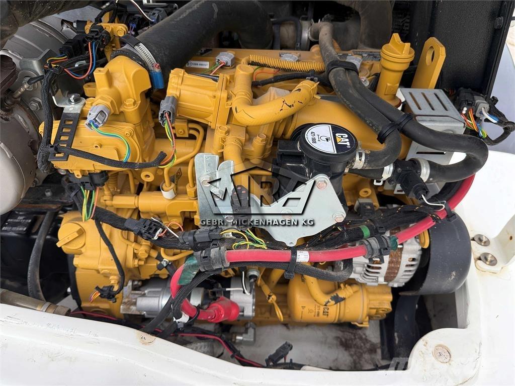 CAT 908M Gumikerekes homlokrakodók
