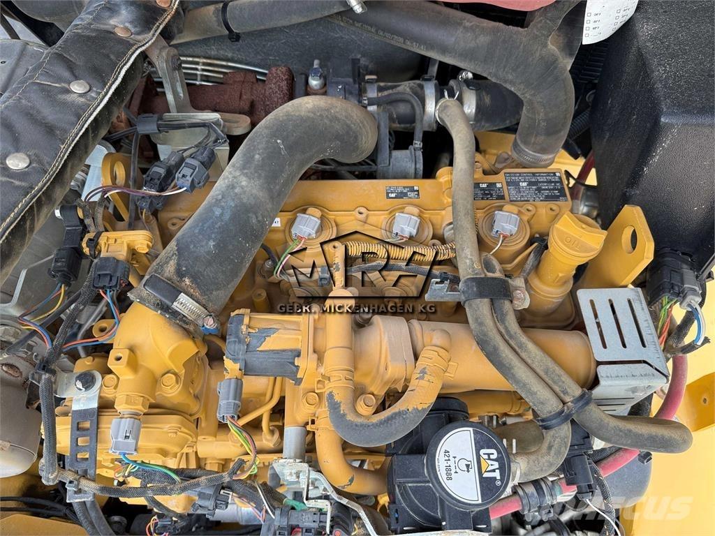 CAT 908M Gumikerekes homlokrakodók