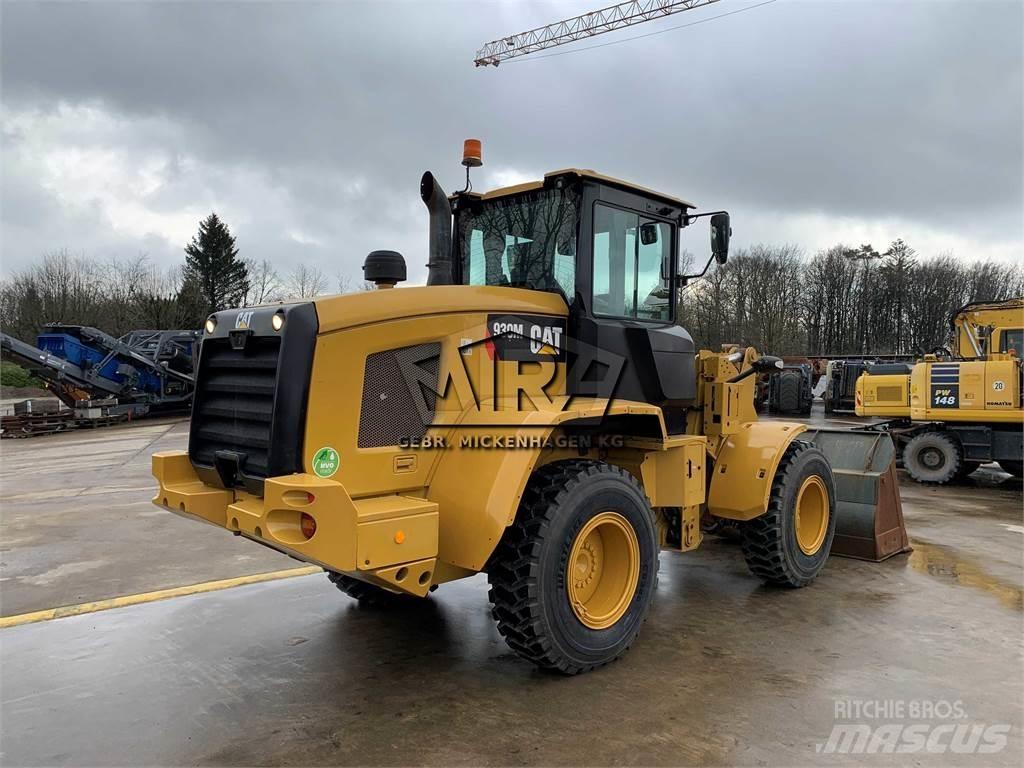 CAT 930M Gumikerekes homlokrakodók