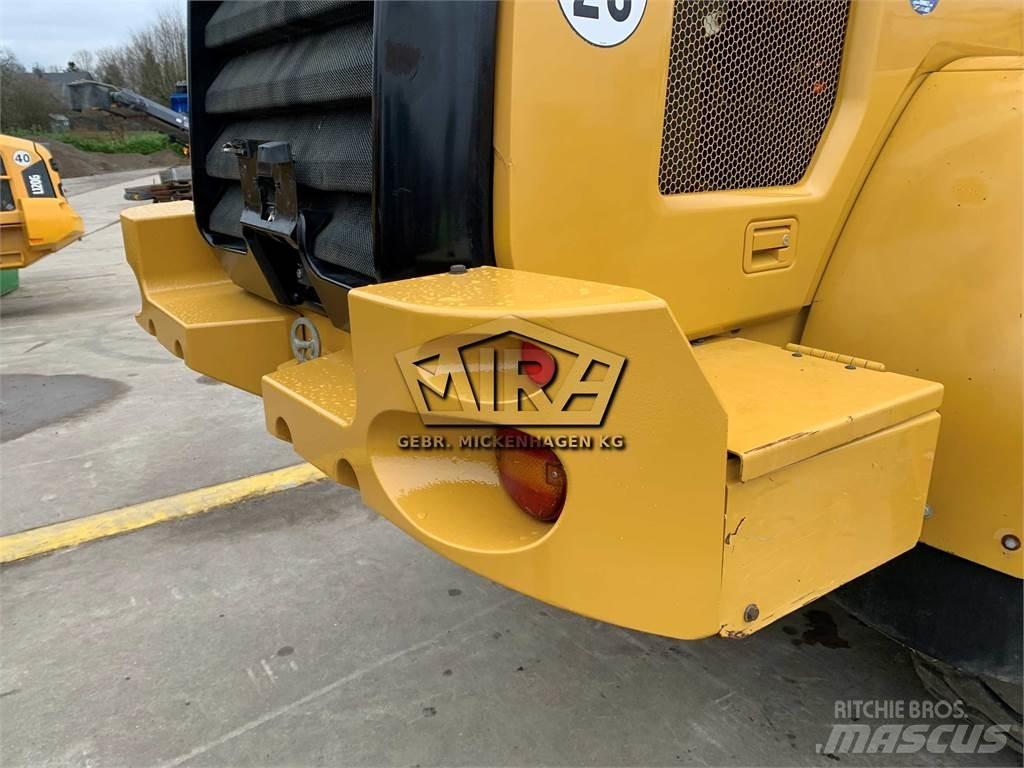 CAT 930M Gumikerekes homlokrakodók