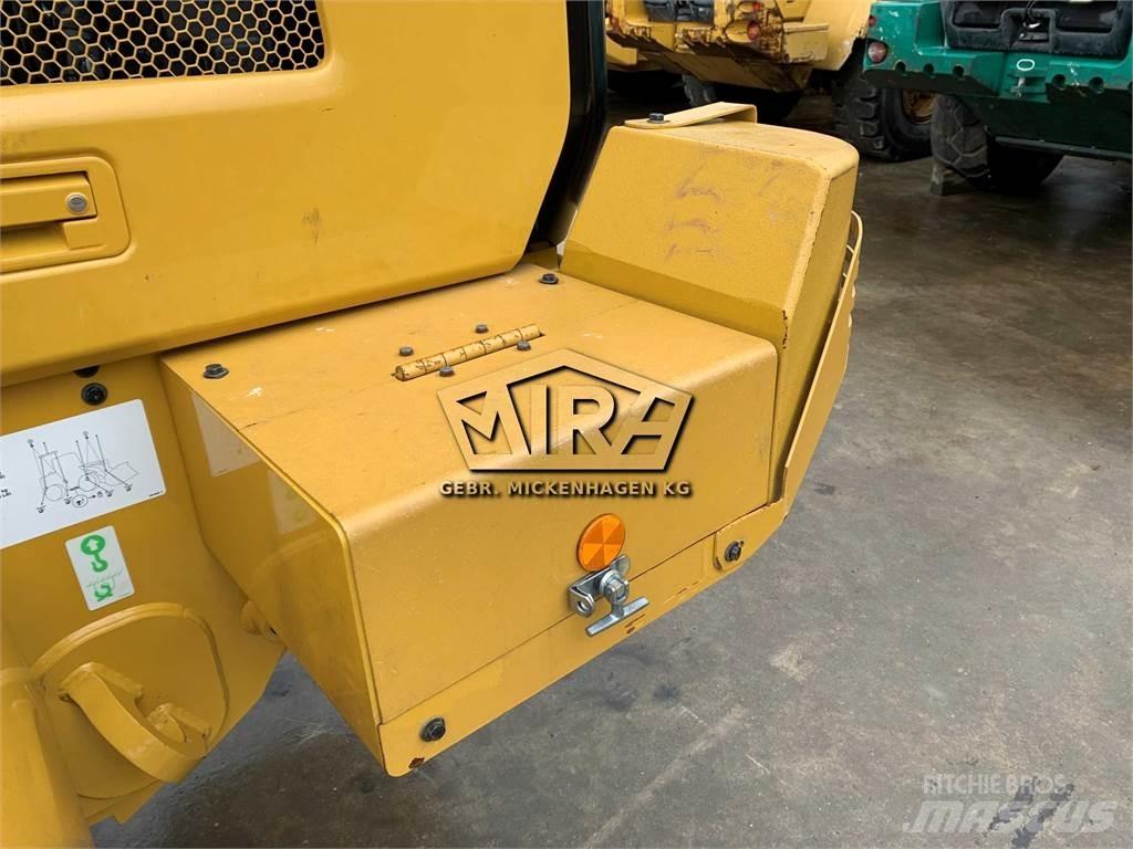 CAT 930M Gumikerekes homlokrakodók