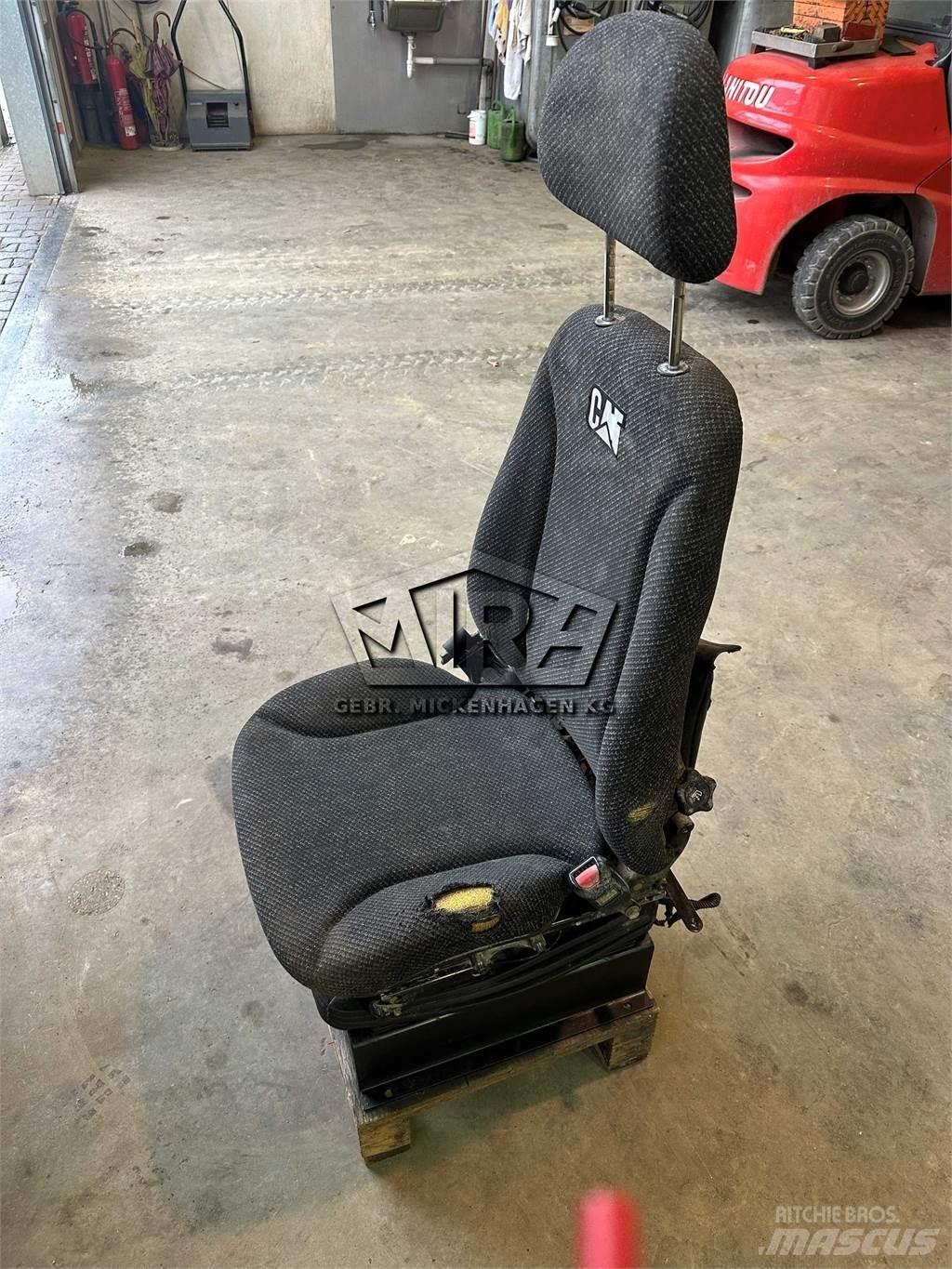 CAT 966 KXE / Sitz Vezetőfülke és belső tartozékok