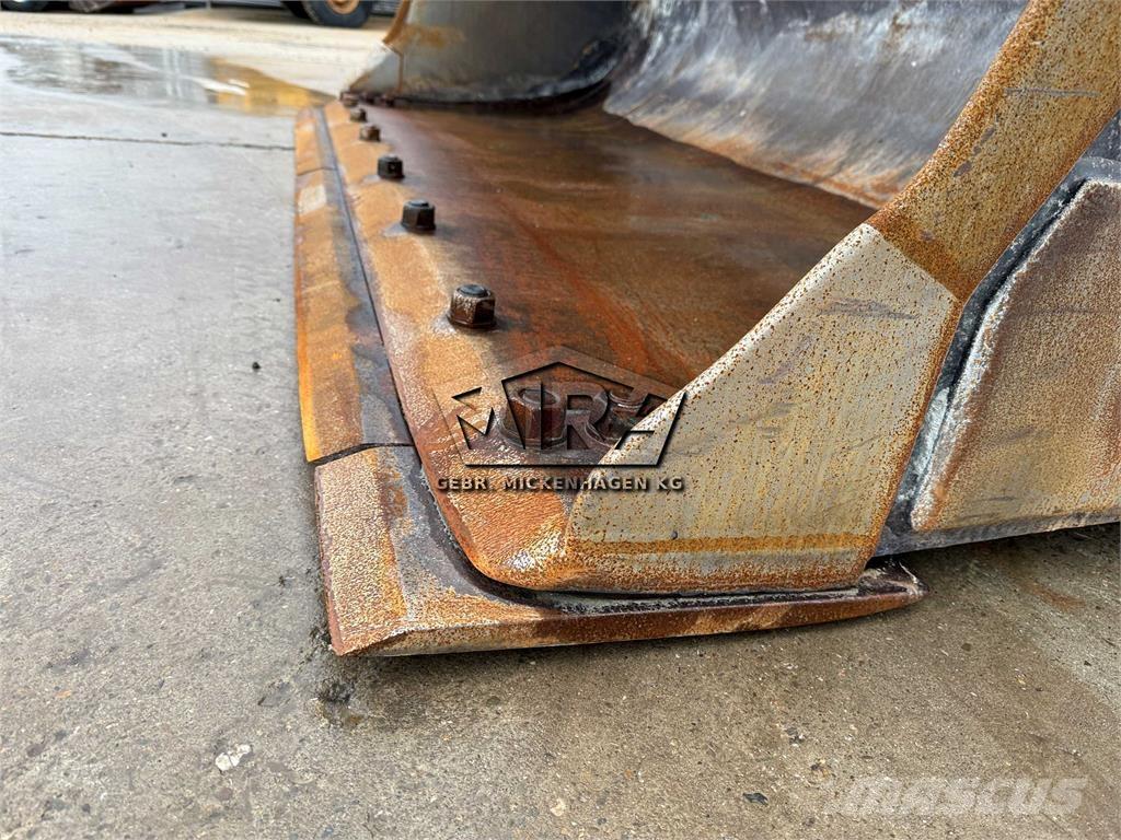 CAT 966K Gumikerekes homlokrakodók