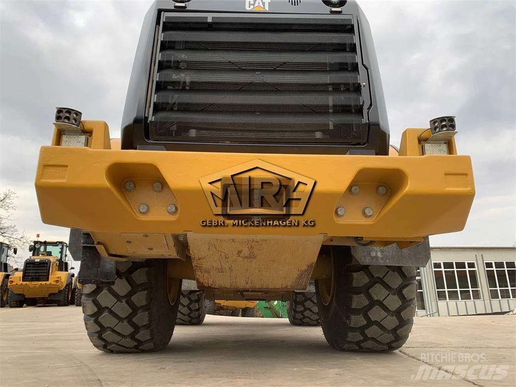 CAT 966M Gumikerekes homlokrakodók