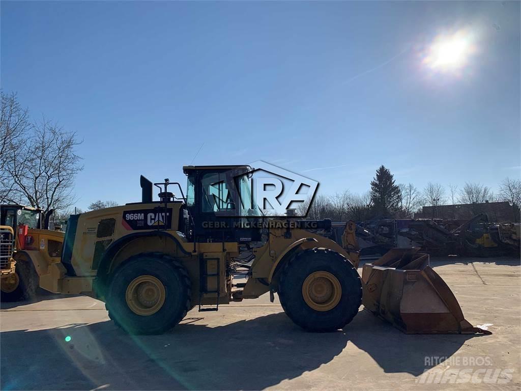 CAT 966M XE Gumikerekes homlokrakodók