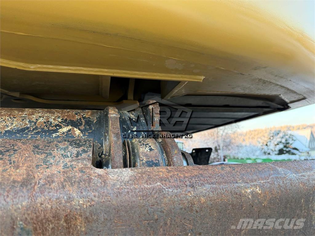 CAT M 316 D Gumikerekes kotrók